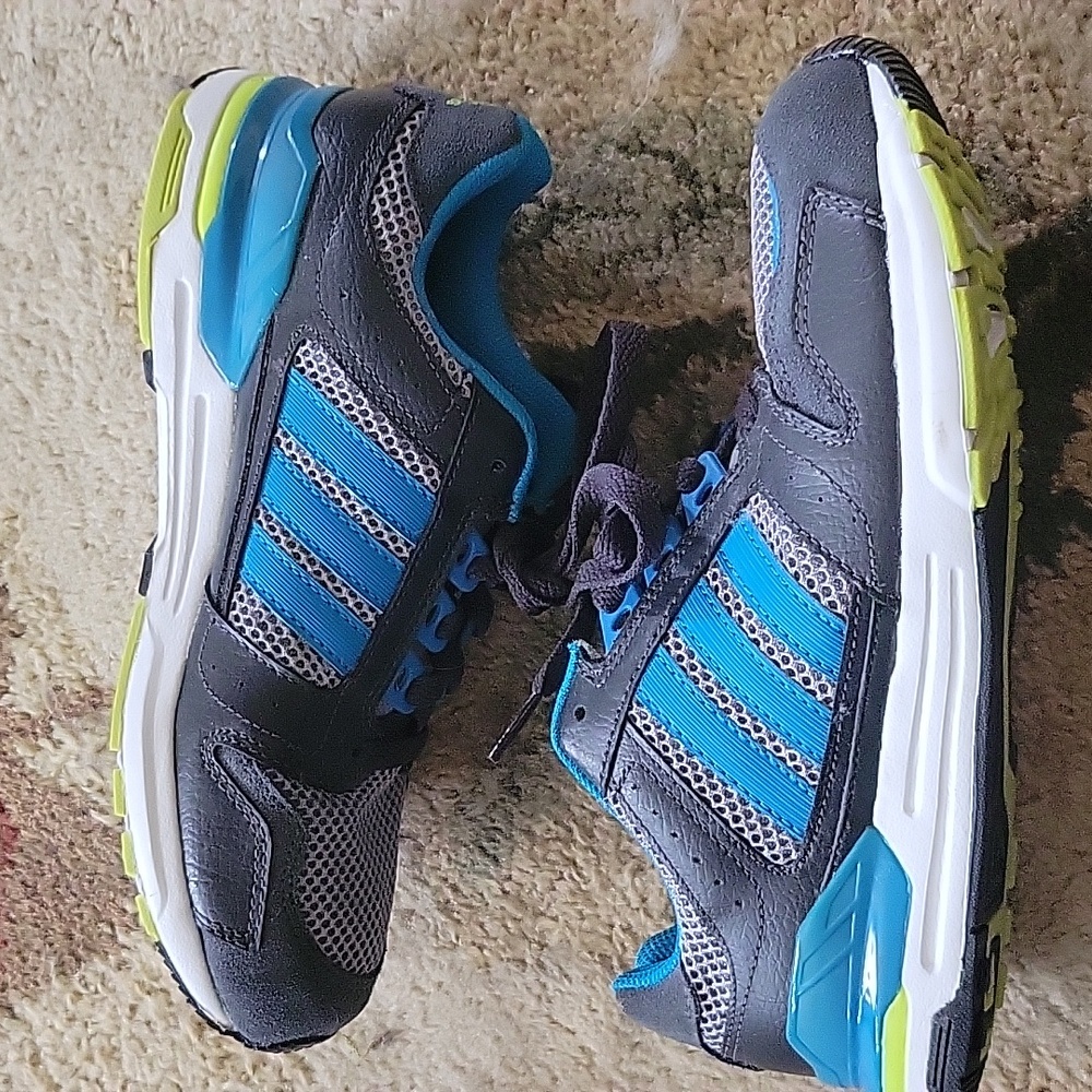 NWOT VTG ADIDAS G50626 UNISEX SNEAKER SIZE 5.5